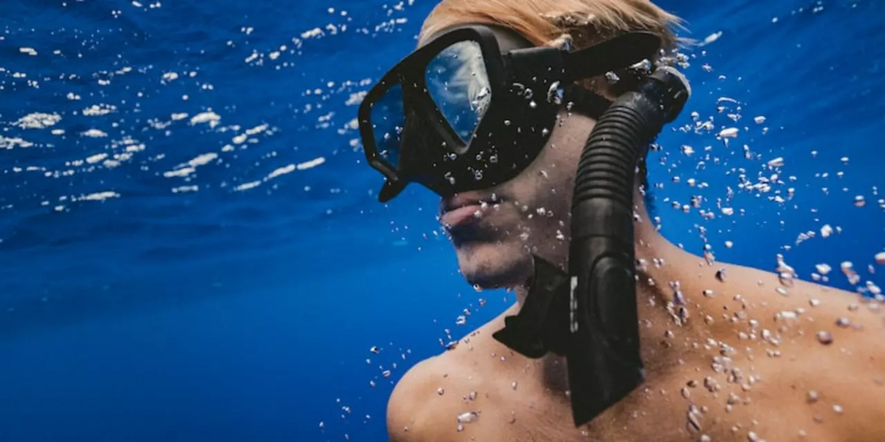 Do swimming goggles get worn out?